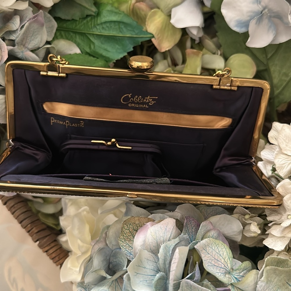 Vintage Saks, Fifth Avenue ladies white clutch - Picture 3 of 7